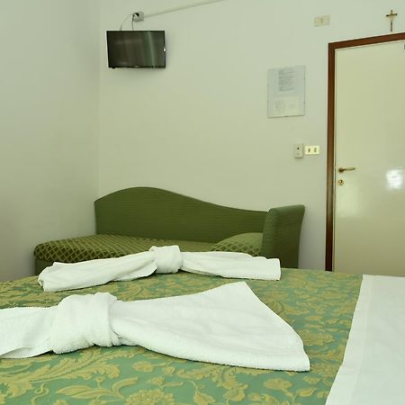 Albergo Leonarda Rimini Zewnętrze zdjęcie